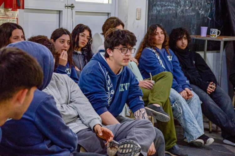 La Escuela Municipal de Enseñanza Media N° 1 “Bellas Artes” de San Clemente recibió la visita del Intendente