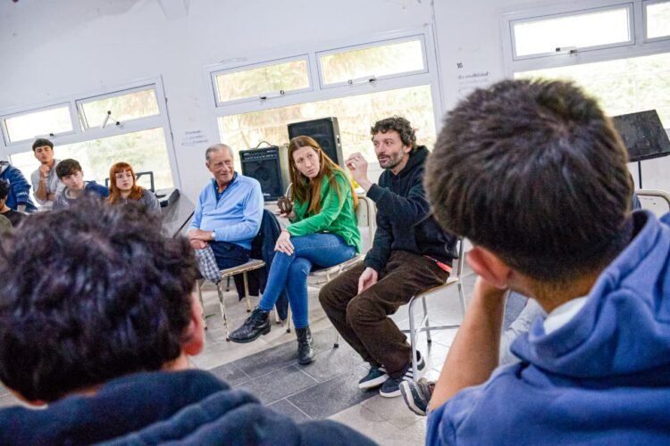 La Escuela Municipal de Enseñanza Media N° 1 “Bellas Artes” de San Clemente recibió la visita del Intendente