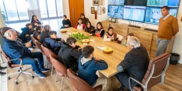 Estudiantes de la Escuela N° 5 de Santa Teresita participaron de una jornada educativa en la Municipalidad