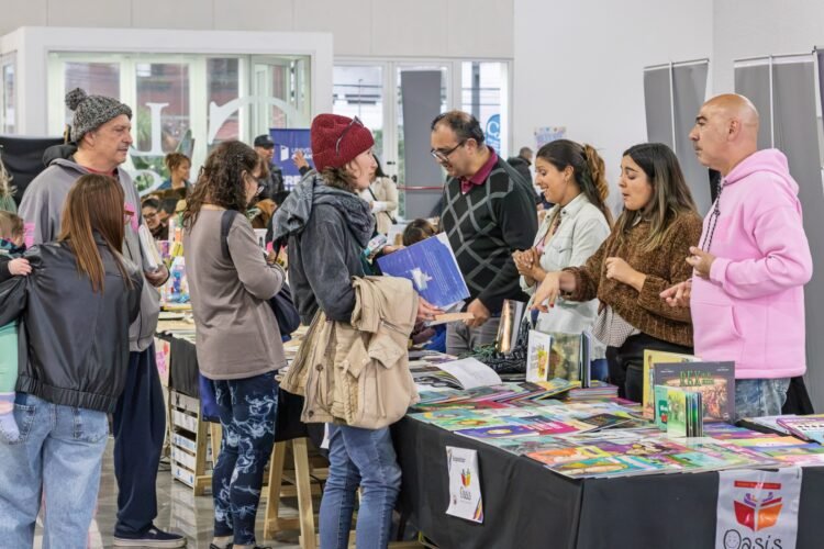Con más de 40 stands, se llevó a cabo la primera edición de la Feria del Libro de La Costa