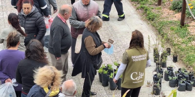 Se reprogramaron las fechas del canje de botellas de plástico por plantines en Mar del Tuyú